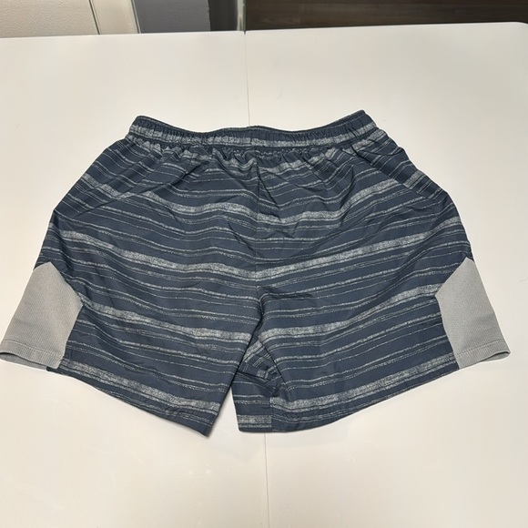 The North Face Navy Striped Shorts - Picture 5 of 6